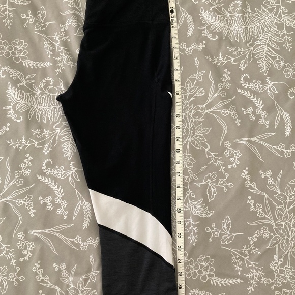 Nike Dri-fit cropped workout pants - Picture 6 of 8